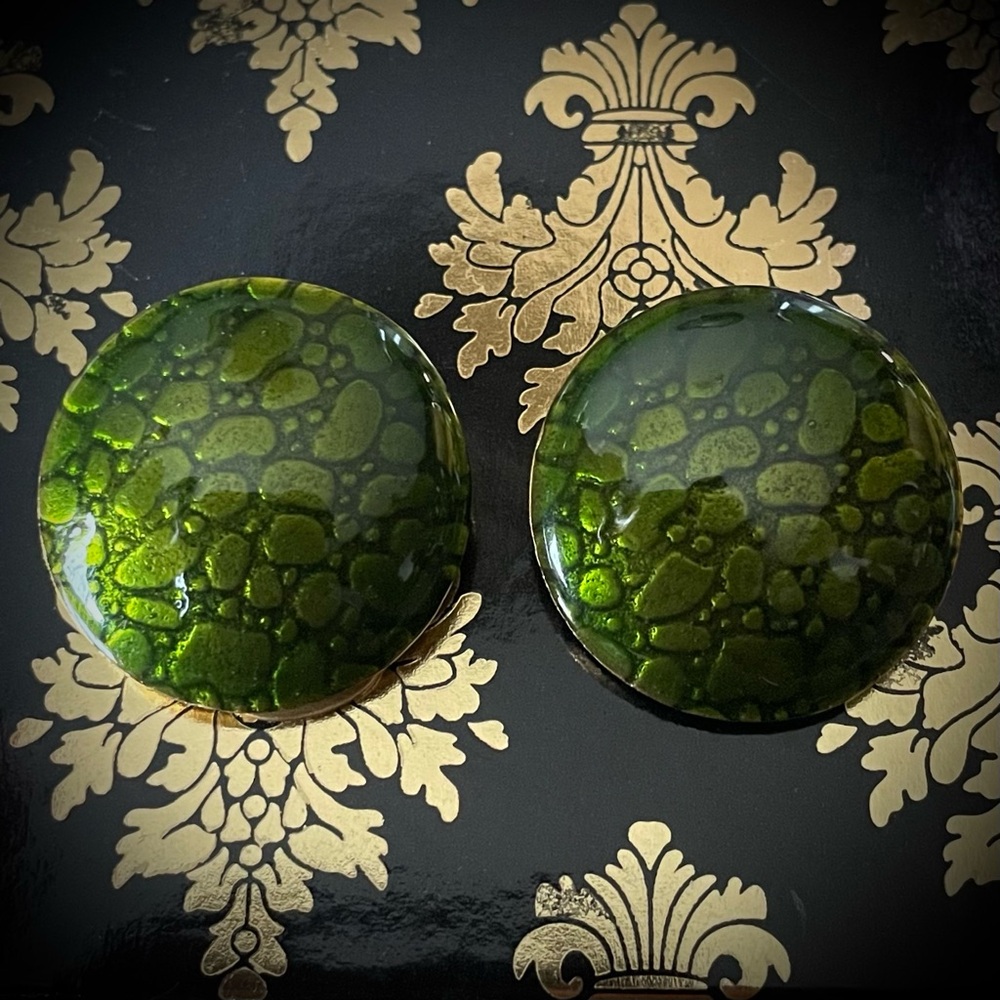 Vintage Scaly Reptile Green Button clip on earrings